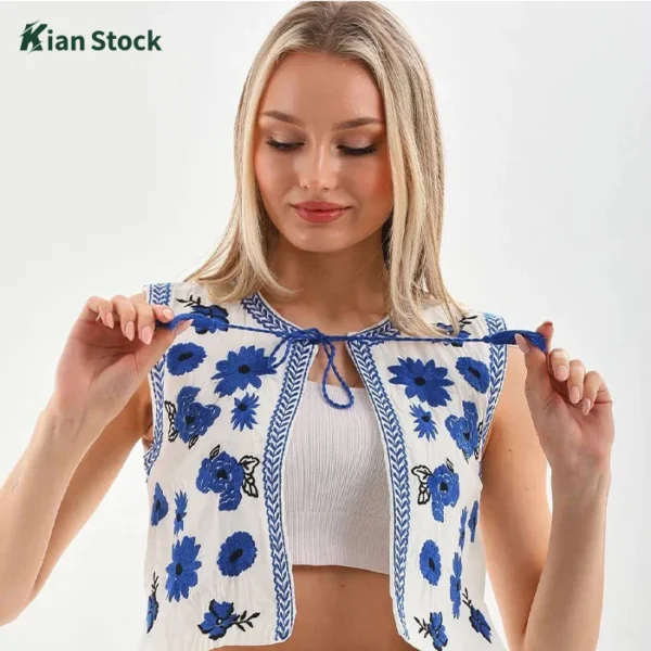 کراپ‌وست ترک‌ گلدوزی‌شده ترک آبی رنگ - Image 4