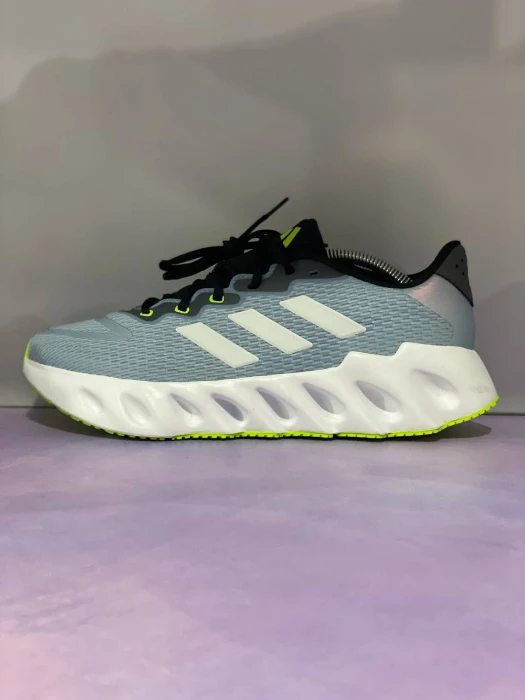Picsart_24-08-20_23-03-19-395 کتونی آدیداس آبی مدل Switch Run - Image 1
