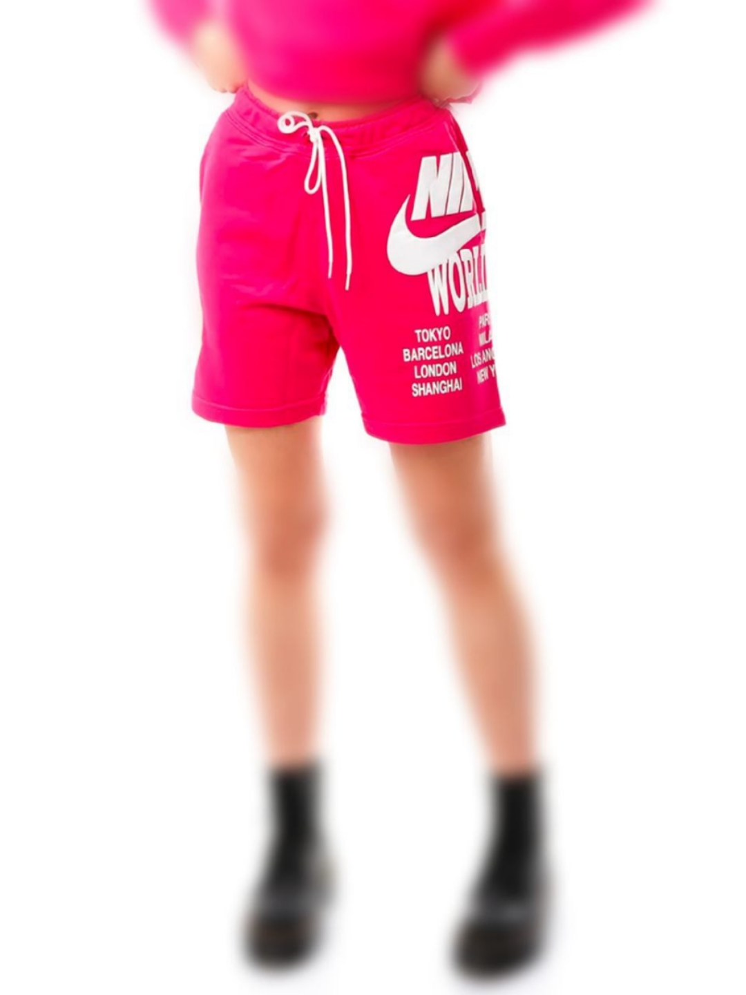 Picsart_24-11-14_14-08-12-494 شلوارک یونیسکس استیکری Nike - Image 1