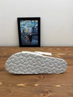 صندل کف تخت چوبی سگک دار طوسی - Image 2