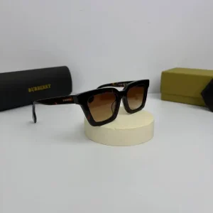 Burberry-B-4392 رنگ پلنگی هایلایت