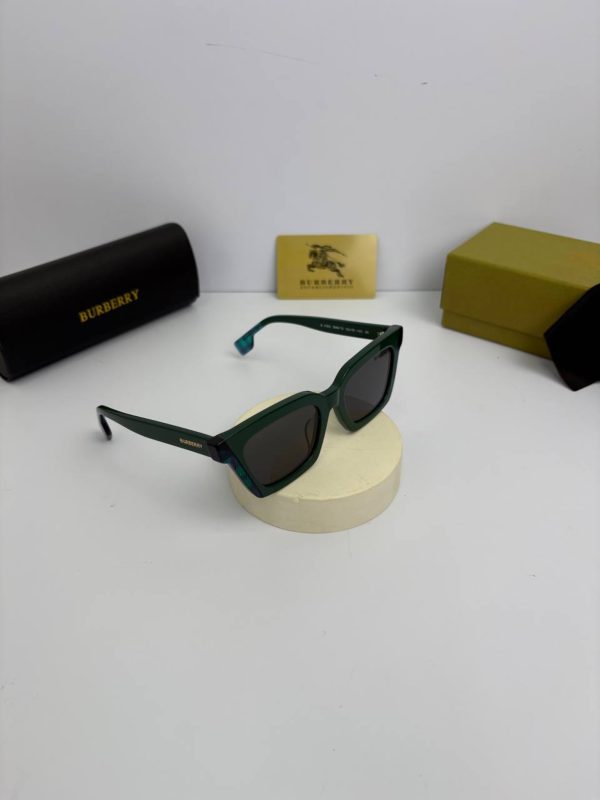 Burberry-B-4392 رنگ سبز  دودی - Image 2
