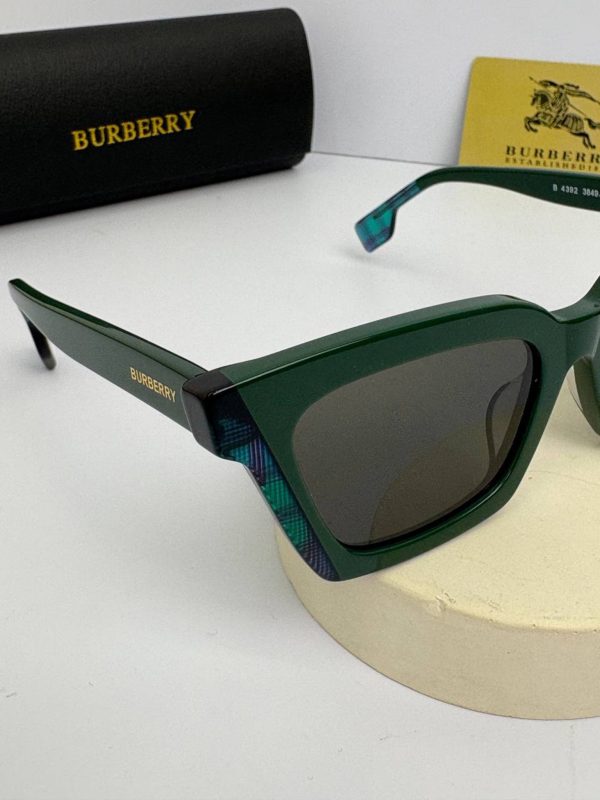 Burberry-B-4392 رنگ سبز  دودی - Image 3