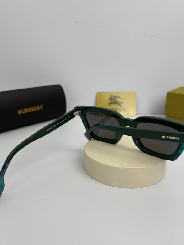 Burberry-B-4392 رنگ سبز  دودی - Image 5