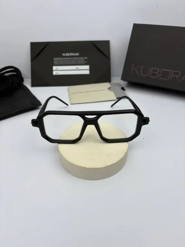 عینک kuboraum p8 فریم مشکی براق عدسی بی رنگ - Image 3