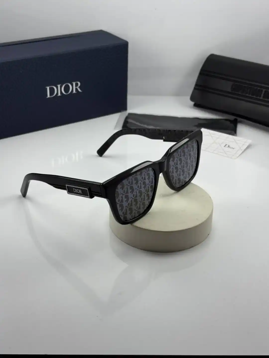 Picsart_25-07-04_17-41-14-624 عینک dior b23 s11 مشکی براق عدسی طرح دار - Image 1