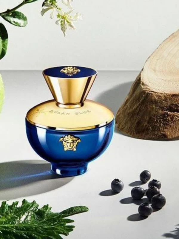 عطر دیلان بلو پور فمه ورساچه | Dylan Blue Pour Femme - Image 3