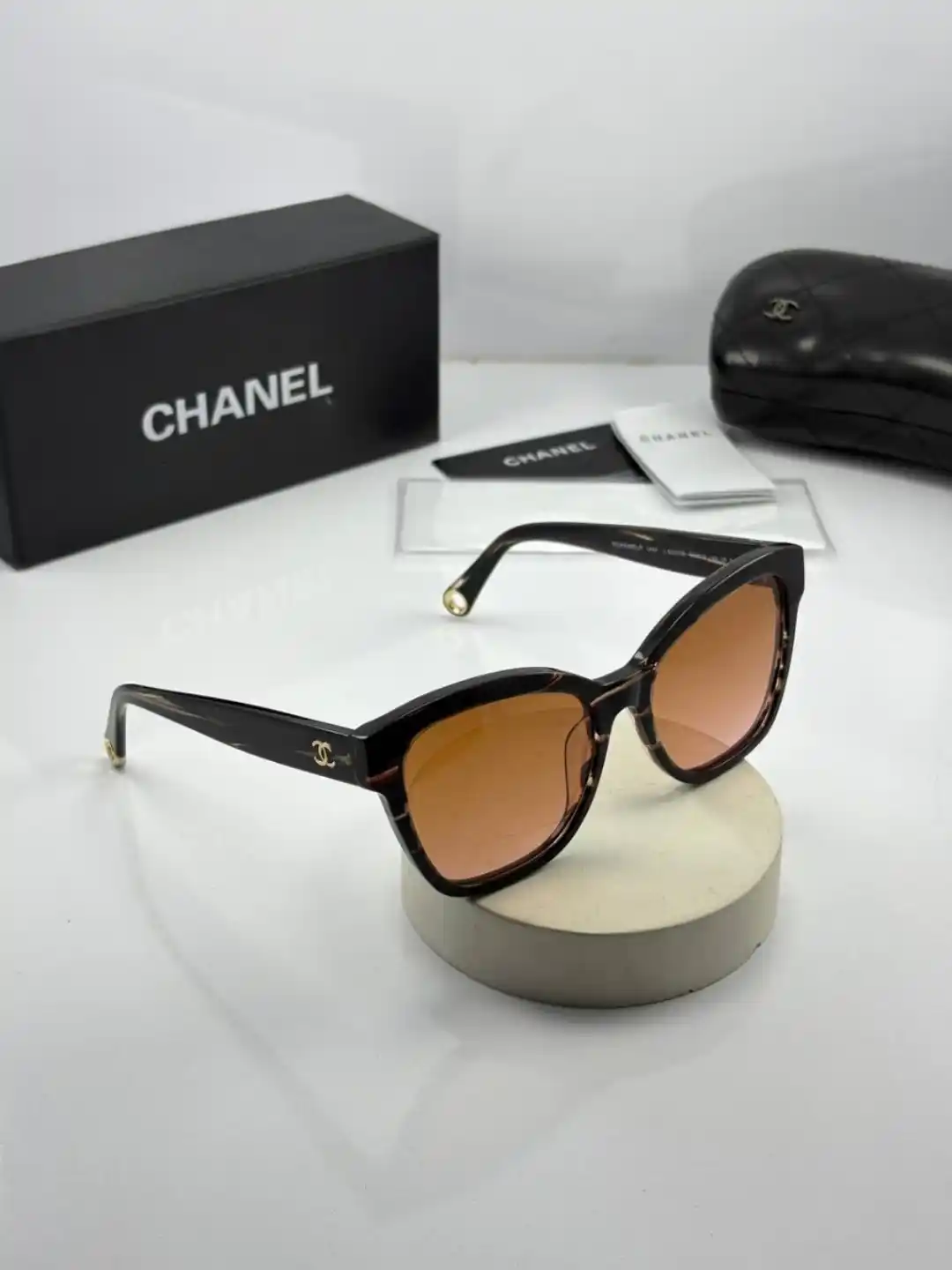 Picsart_25-08-19_21-34-49-588 عینک chanel 5487 صد رنگ شاین دار - Image 1