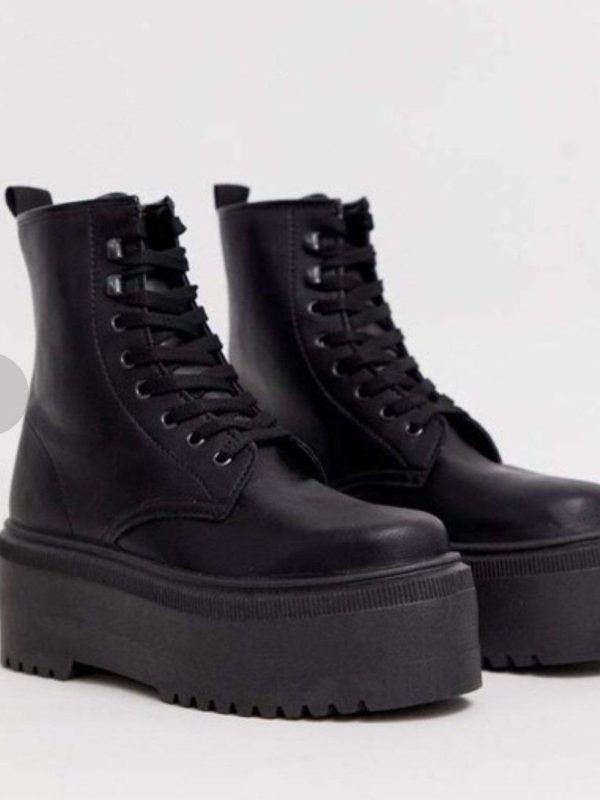 نیم بوت مشکی بند دار asos - Image 2