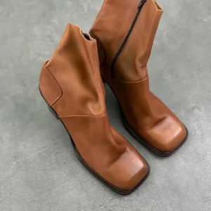 بوت قهوه ای سوخته اسوس