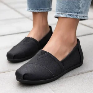 کالج Women's Blaze Canvas Sneaker