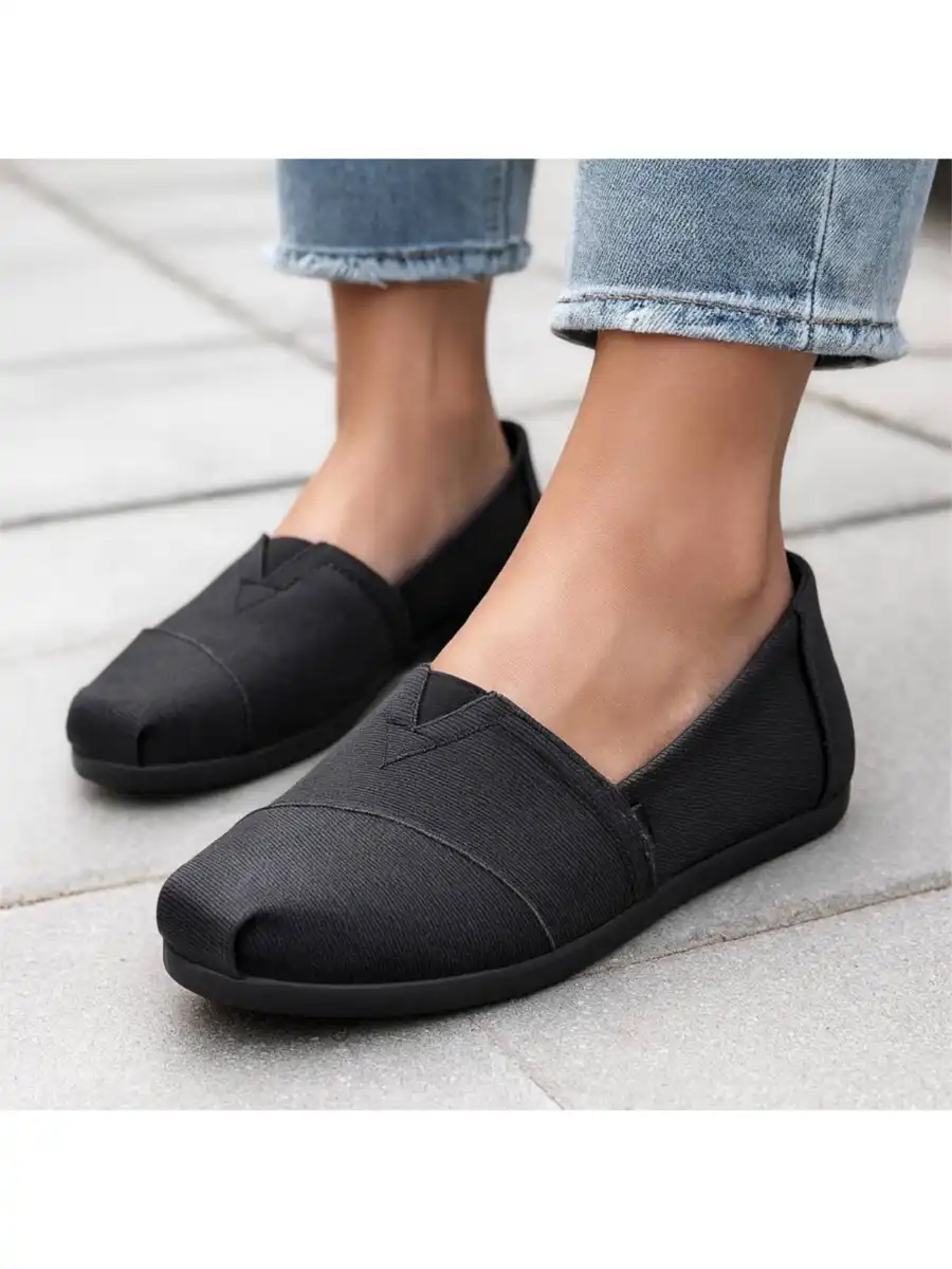 Picsart_25-11-23_02-17-16-547 کالج Women's Blaze Canvas Sneaker - Image 1