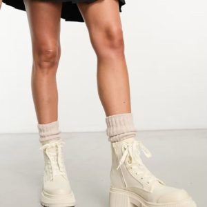 بوت زنانه مدل Chunky Biker بنددار رنگ کرم