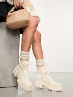 بوت زنانه مدل Chunky Biker بنددار رنگ کرم - Image 2