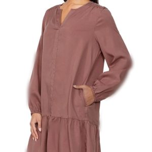 پیراهن چین دار زنانه یقه هفتی رنگ قهوه ای گلبهی
