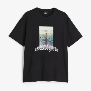 تیشرت طرح گرافیتی مشکی – Relentless Youth