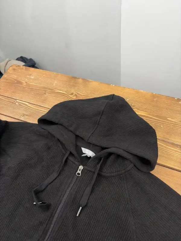 سویشرت مشکی ریز بافت سیری - Image 2