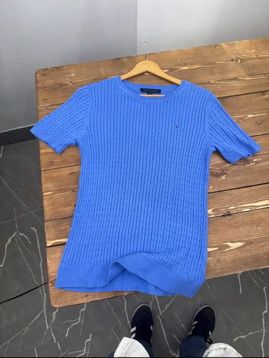 Picsart_26-04-08_23-41-20-693 تیشرت بافتی آبی تامی - Image 1