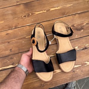 صندل کف تخته ای لژ دار مشکی آلما.نی