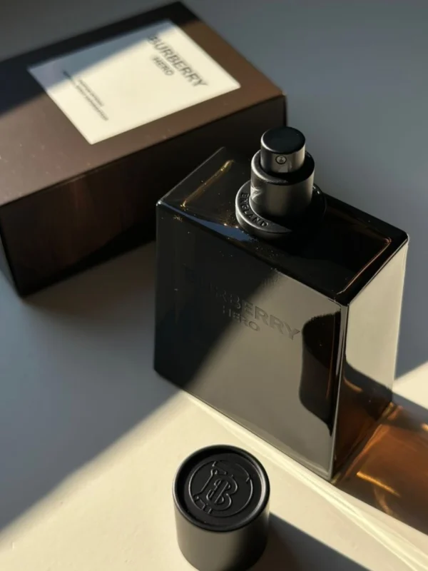 عطر باربری هیرو پارفوم | Burberry Hero Parfum - Image 2