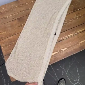 شال گردنی و روسری حلقه ای کرم اس اولیور
