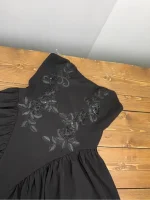پیراهن دکلته مشکی منجوق دوزی اس اولیور - Image 2