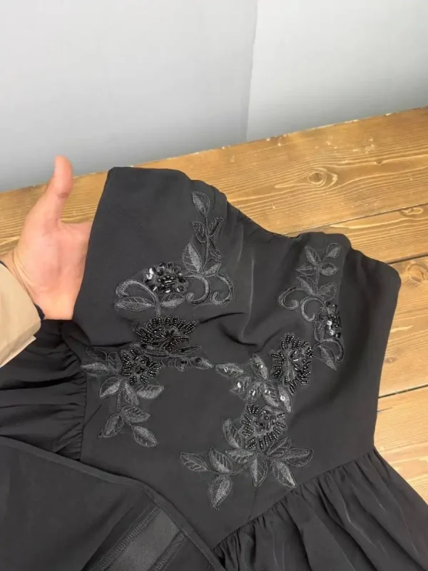 پیراهن دکلته مشکی منجوق دوزی اس اولیور - Image 3