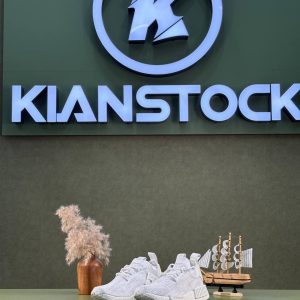 کتونی آدید.اس مدل adidas nmd r1