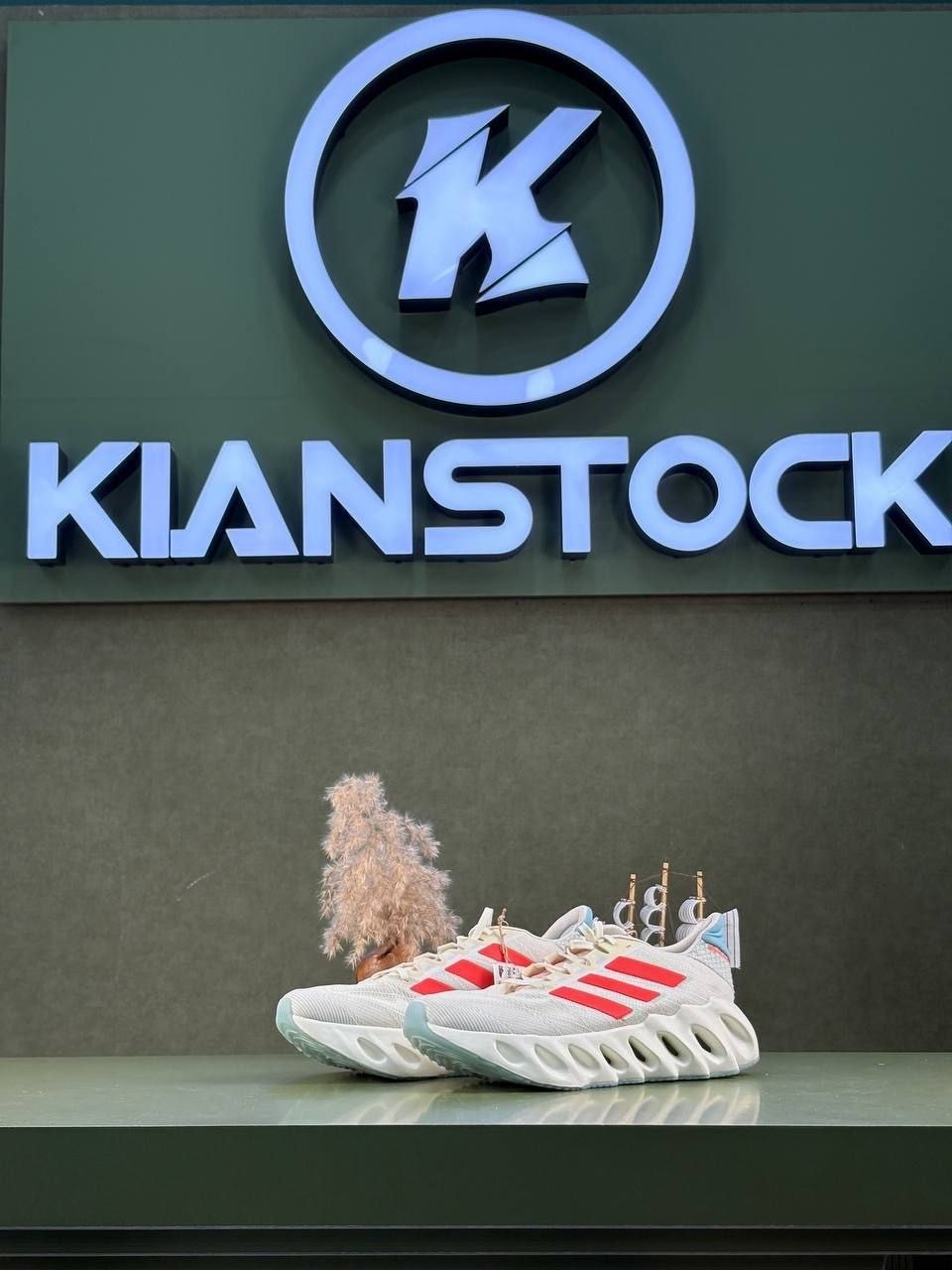 760D10E4-36D3-4B66-A3D1-25ADB3447246_converted کتونی آد.ید.اس مدل adidas switch fwd 2 m - Image 1