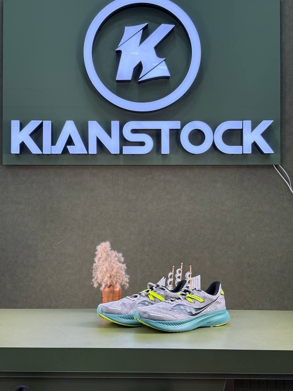 922B7599-0923-40C2-99BC-2D27E0ED8292_converted کتونی سا.کو.نی مدل saucony pwr run - Image 1