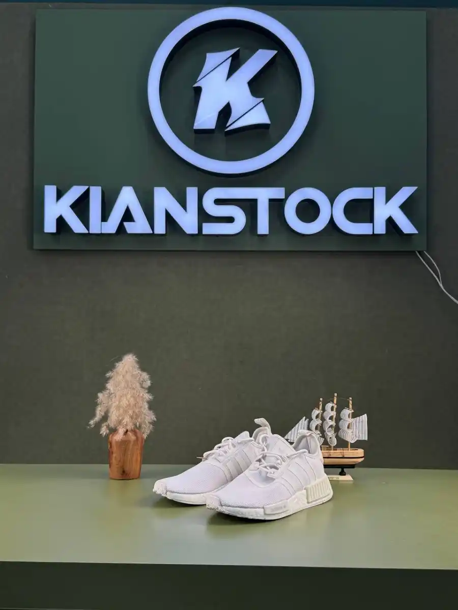 Picsart_26-06-22_12-42-27-249 کتونی آد.ید.اس مدل Adidas Nmd_r1 - Image 1