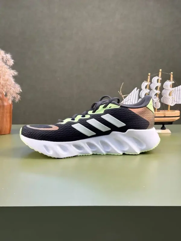 کتونی آد.ید.اس مدل adidas swtch run - Image 3