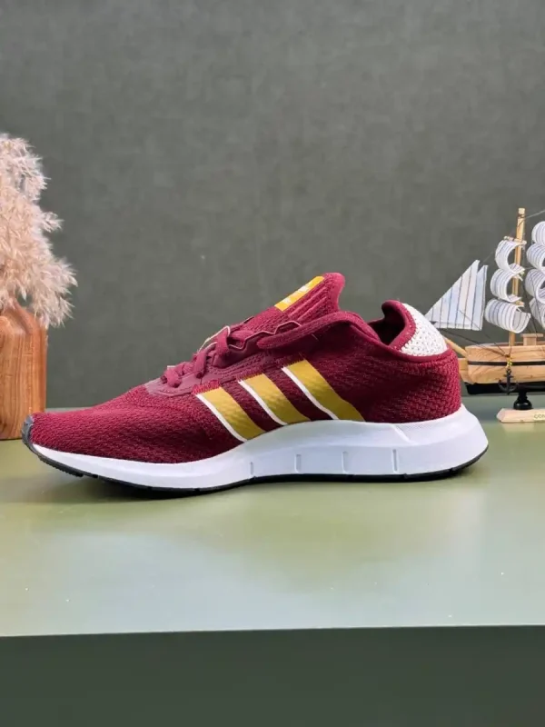 کتونی آد.ید.اس مدل Adidas Swift Run x - Image 3