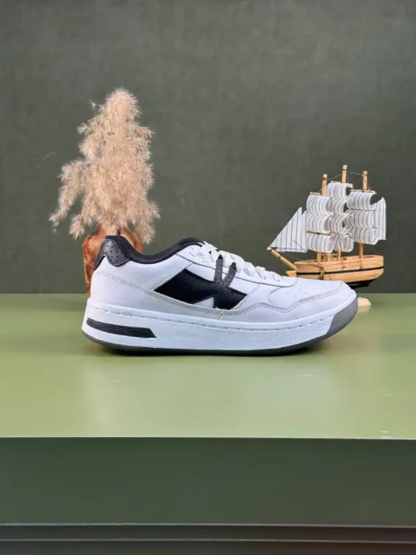 کتونی آن.در.ام.ور مدل Under Armour court سفید خط مشکی زیره ژله ای - Image 2