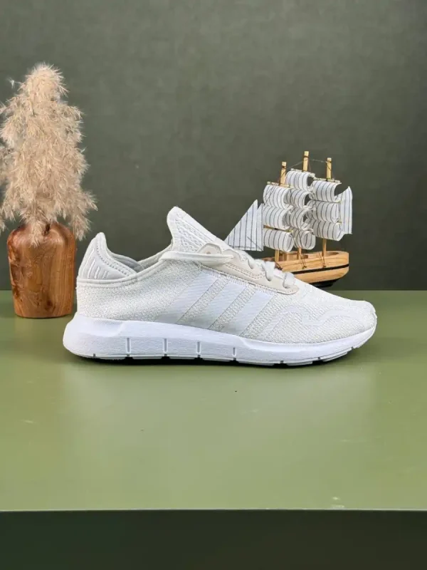 کتونی آد.ید.اس مدل Adidas Swift X تمام سفید - Image 2
