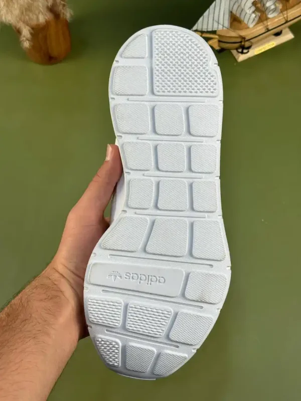 کتونی آد.ید.اس مدل Adidas Swift X تمام سفید - Image 4