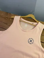 تاپ زنانه صورتی پاستلی طرح Hurley Surfing CO - تصویر 2