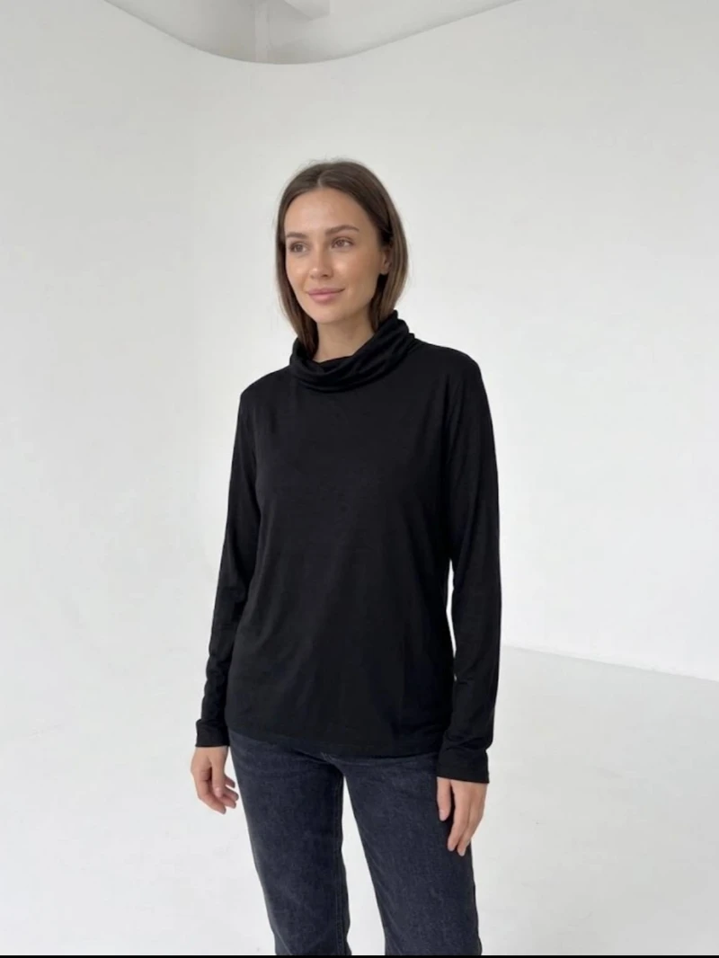 Plain black long sleeve blouse with loose collar بلوز آستینبلند مشکی ساده با یقه شل - تصویر 1