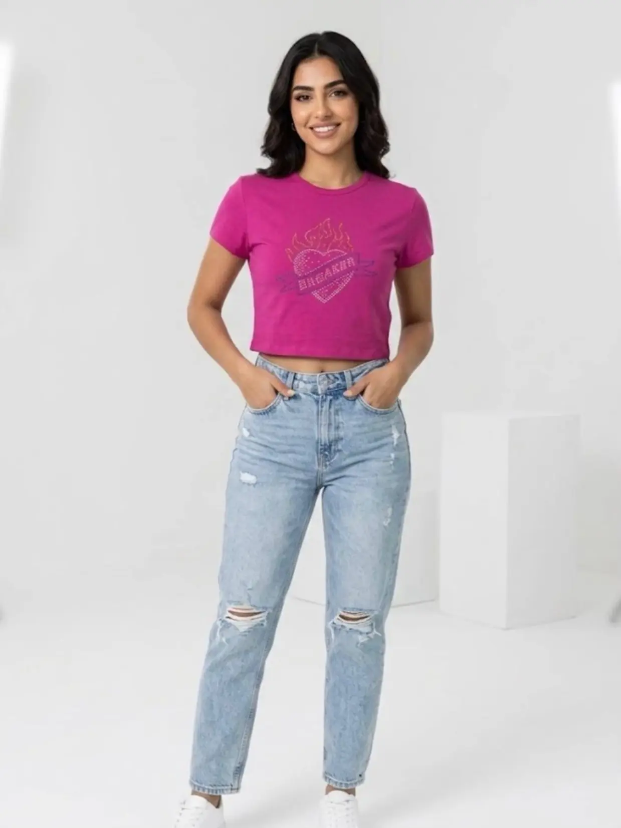 Women's red crop top with jeweled heart design تیشرت کراپ زنانه سرخابی طرح قلب نگین دار - تصویر 1