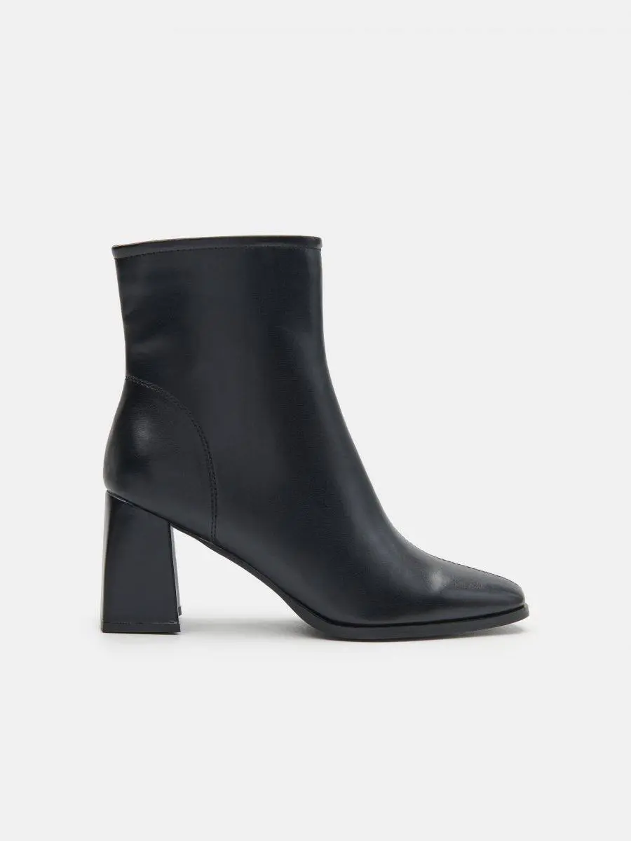 Black heeled ankle boots نیم بوت پاشنه دار مشکی