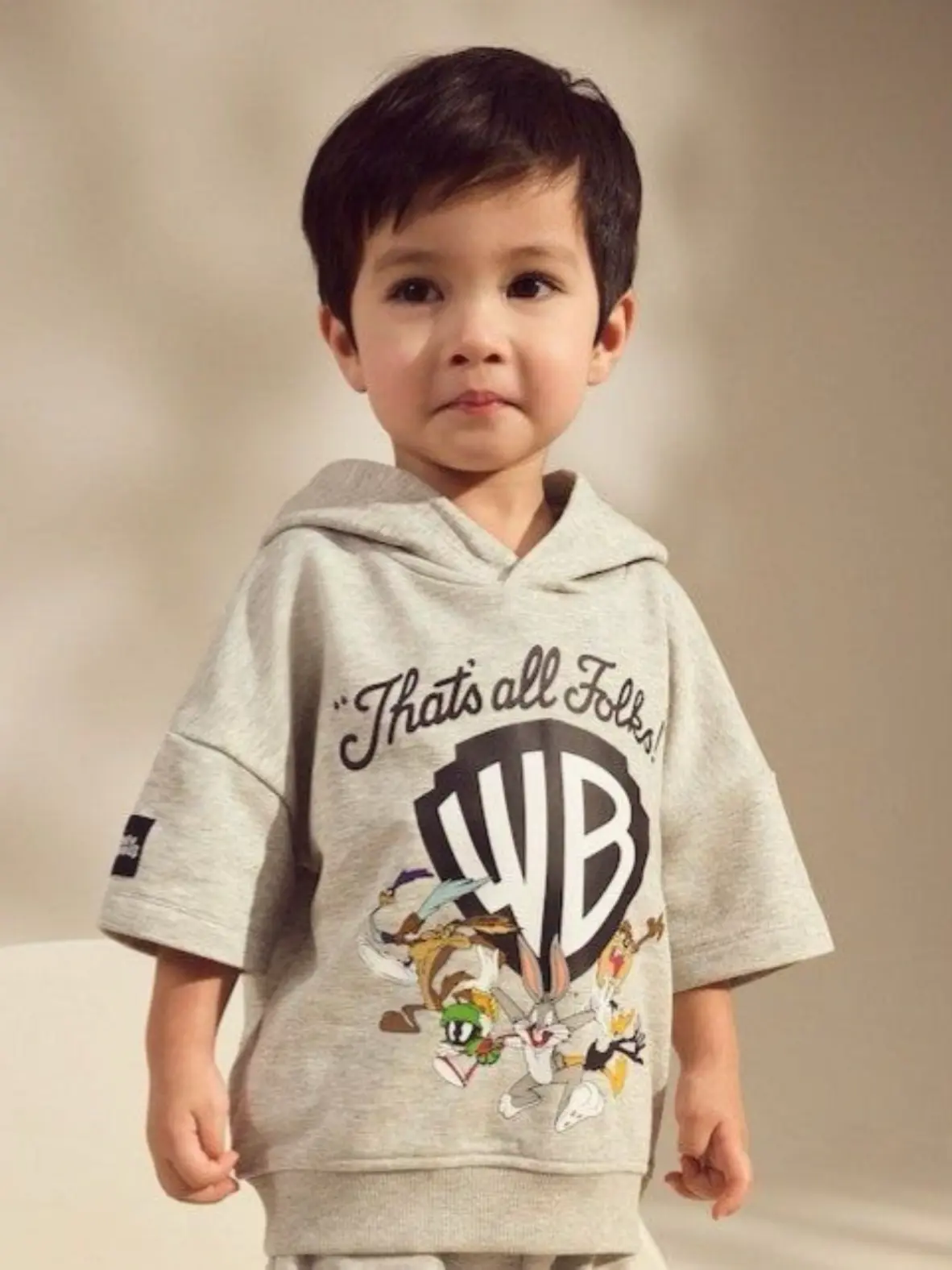 Children's hoodie with a cartoon design هودی بچگانه طرح کارتونی