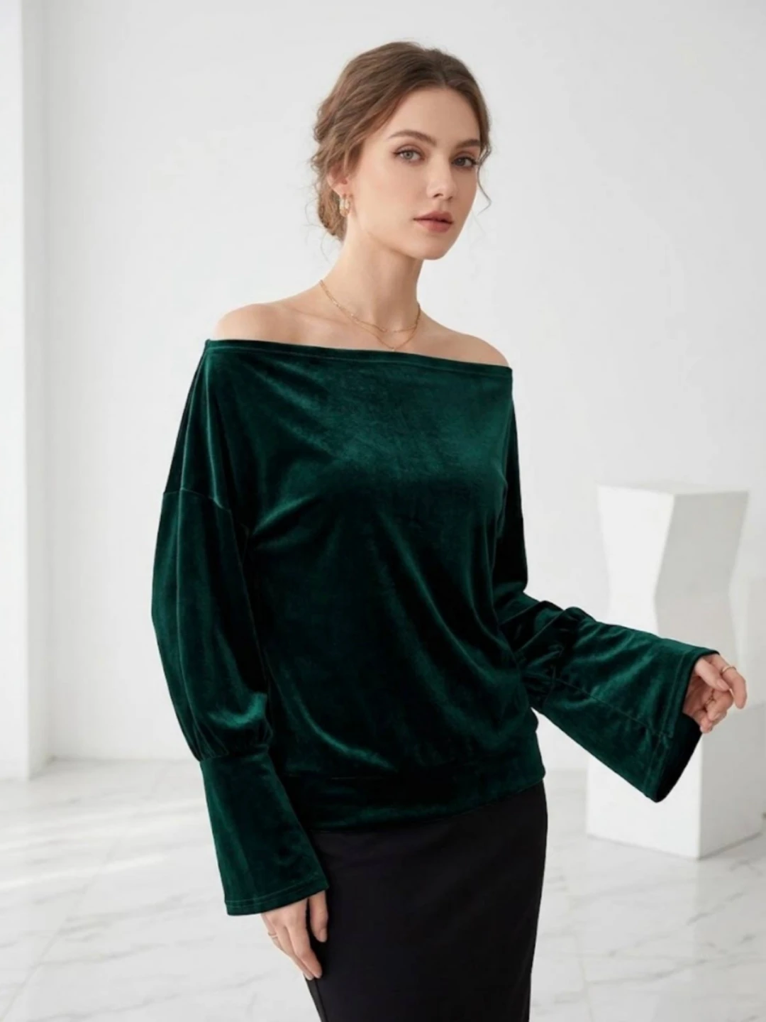 Emerald green velvet evening blouse بلوز مخمل مجلسی سبز زمردی