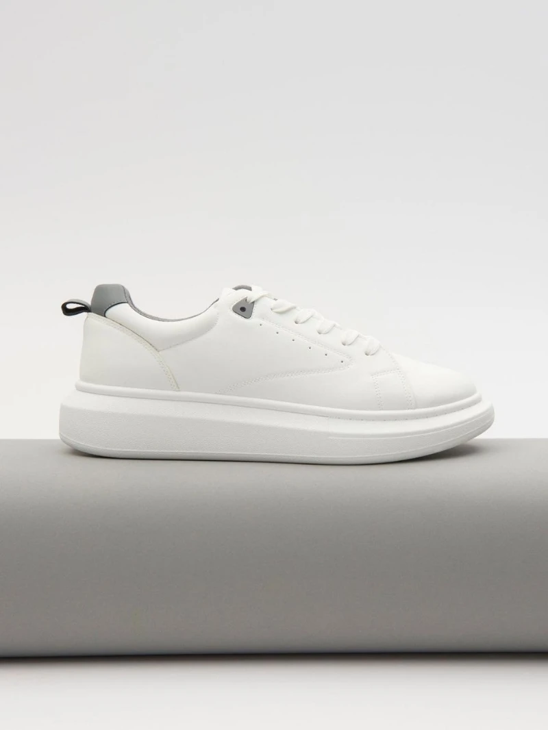 Men's White Lace-Up Sinsay Shoes کفشهای مردانه سفید بندی سینسی