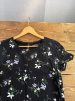 پیراهن کوتاه گل‌دار مشکی - تصویر 3