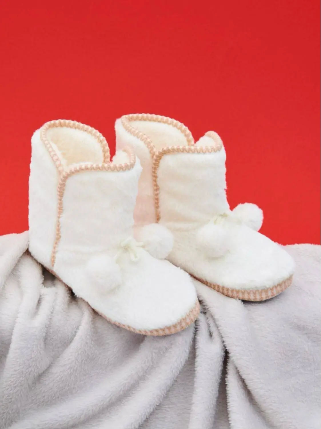 Sinsay cream-colored terry cloth slipper اسلیپر شیری حوله ای سین سی