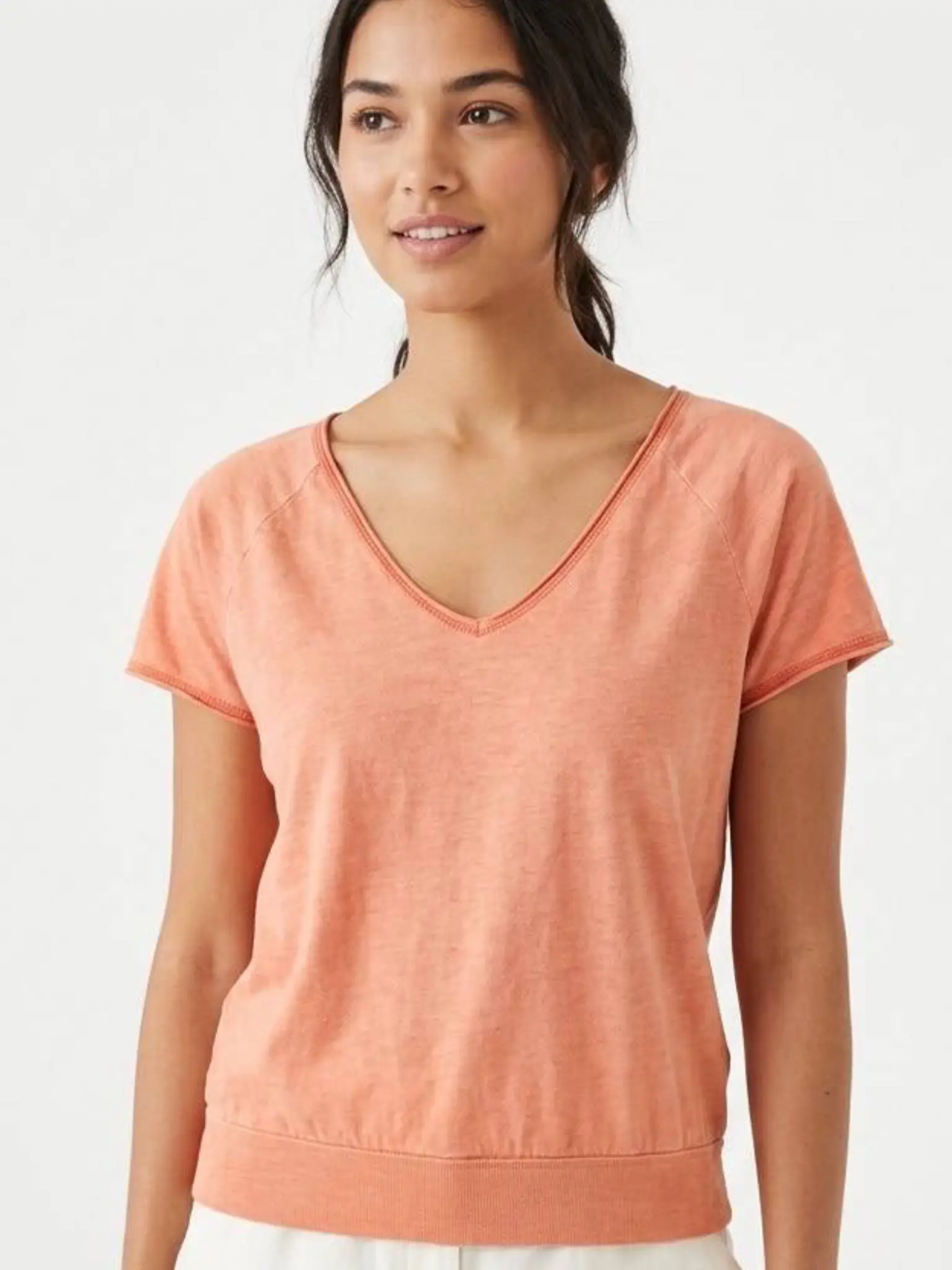 Women's peach V-neck T-shirt تیشرت زنانه یقه هفت هلویی