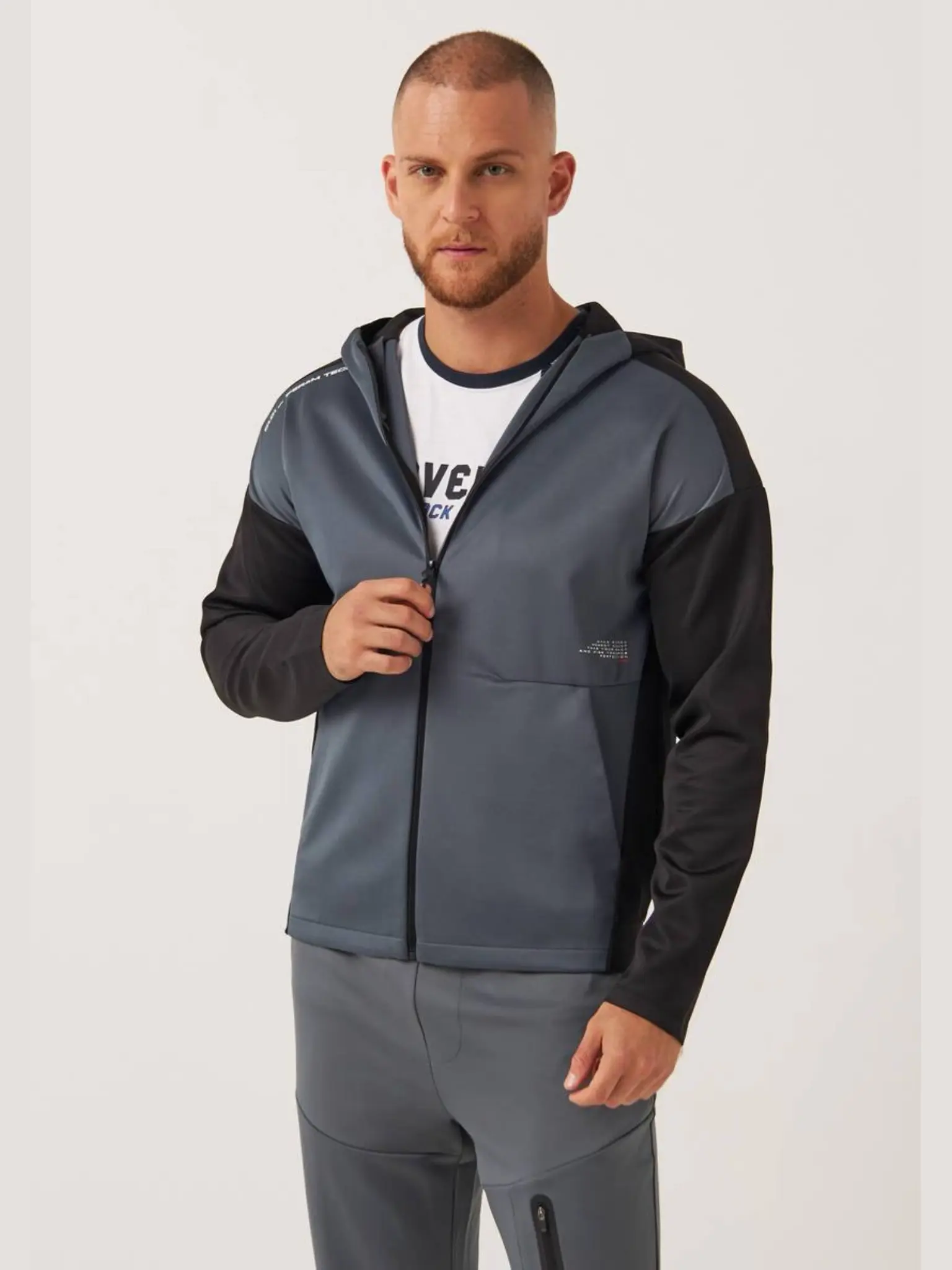 Zip-up hooded sweatshirt سویشرت کلاه دار زیپ دار