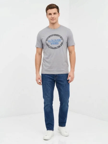 s.Oliver grey T-shirt with a graphic print تیشرت طوسی اس اولیور با طرح گرافیکی - تصویر 1